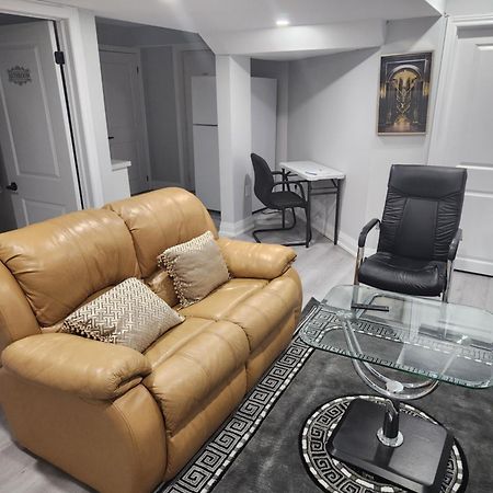 Apartment B 2 Bedroom Brampton Exterior photo