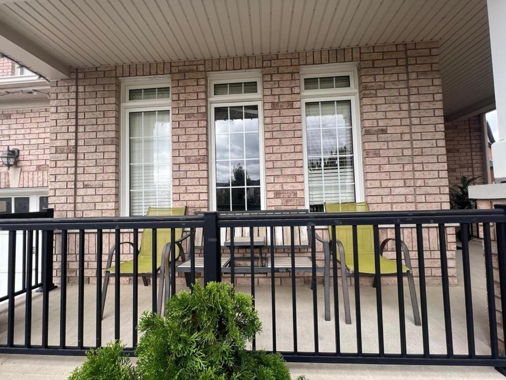 Apartment B 2 Bedroom Brampton Exterior photo