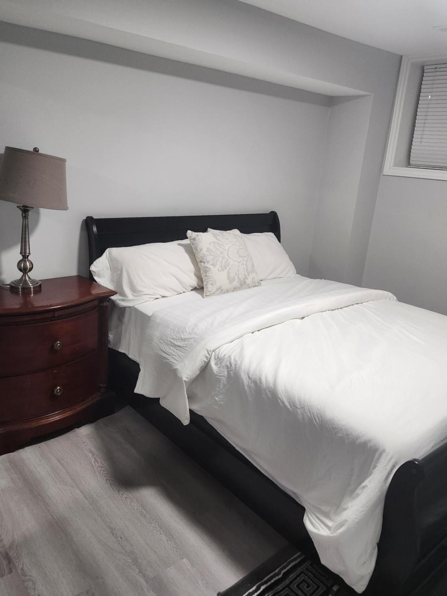 Apartment B 2 Bedroom Brampton Exterior photo