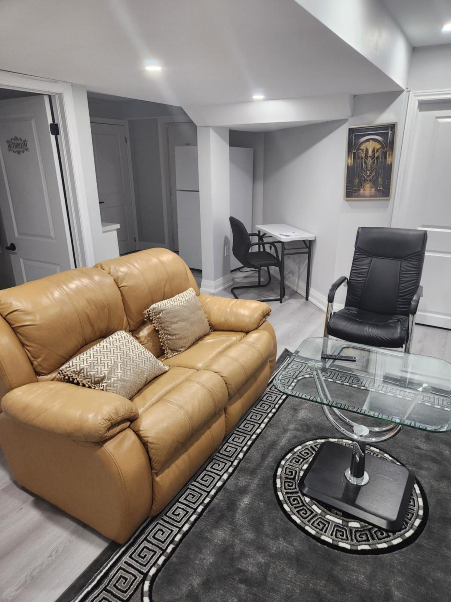 Apartment B 2 Bedroom Brampton Exterior photo