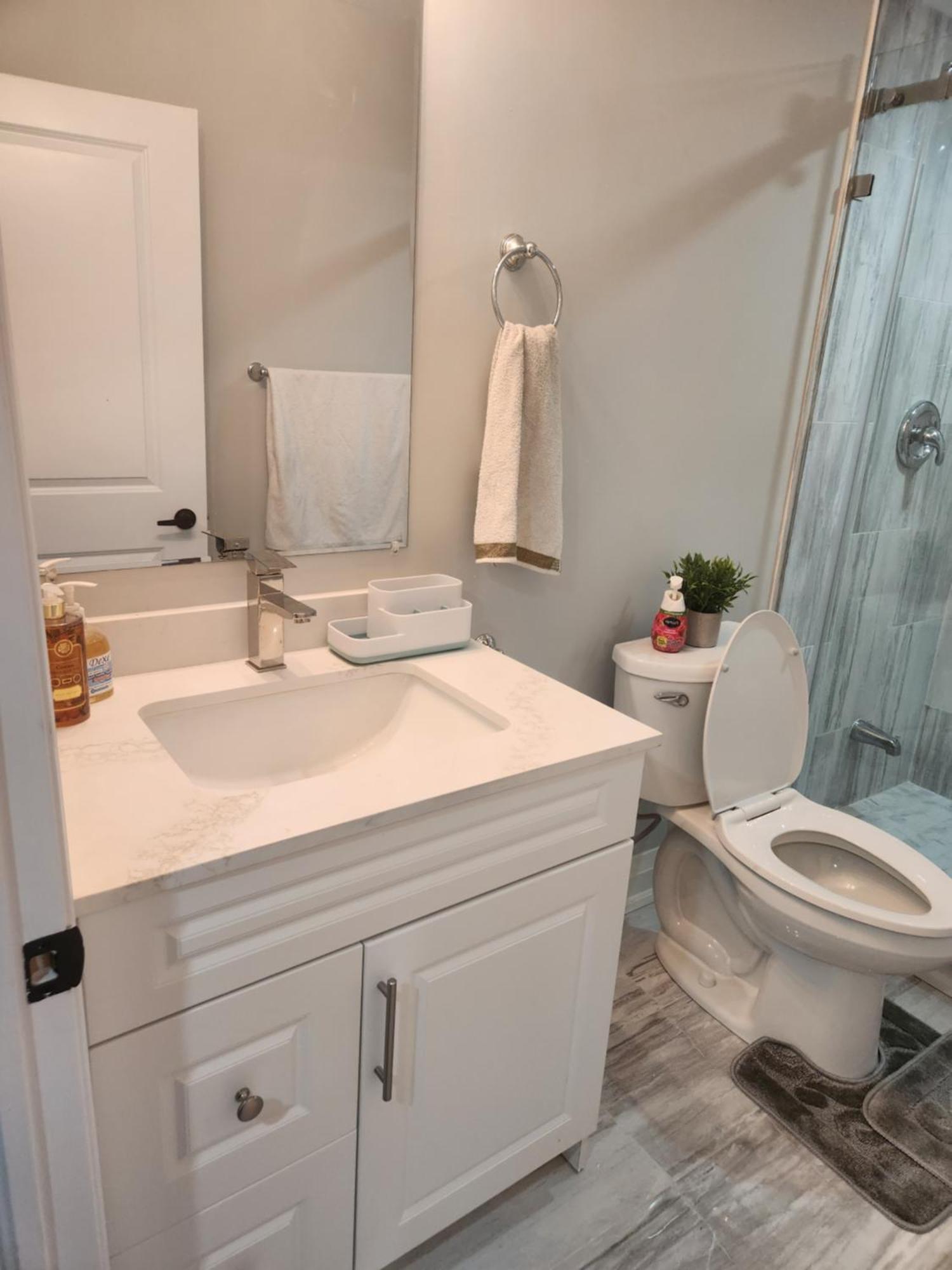 Apartment B 2 Bedroom Brampton Exterior photo
